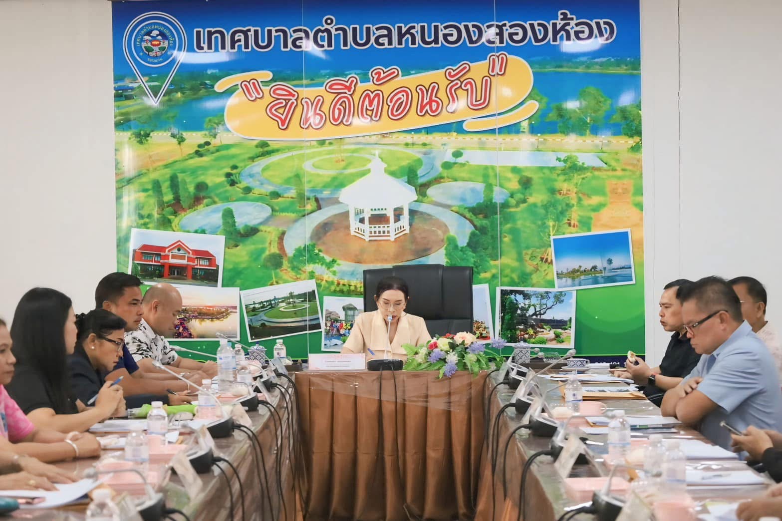 วันที่๒๑ เมษายน ๒๕๖๙ เวลา๑๐.๐๐ น. ณ ห้องประชุมบัวหลวง เทศบาลตำบลหนองสองห้อง  นางชลลดา อรรณนพพร นายกเทศมนตรีตำบลหนองสองห้อง เป็นประธานการประชุม ￼คณะกรรมการกองทุนหลักประกันสุขภาพในระดับท้องถิ่น (กปท.) เทศบาลตำบลหนองสองห้อง ครั้งที่๒/๒๕๖๙ โดยมีระเบียบวาระเกี