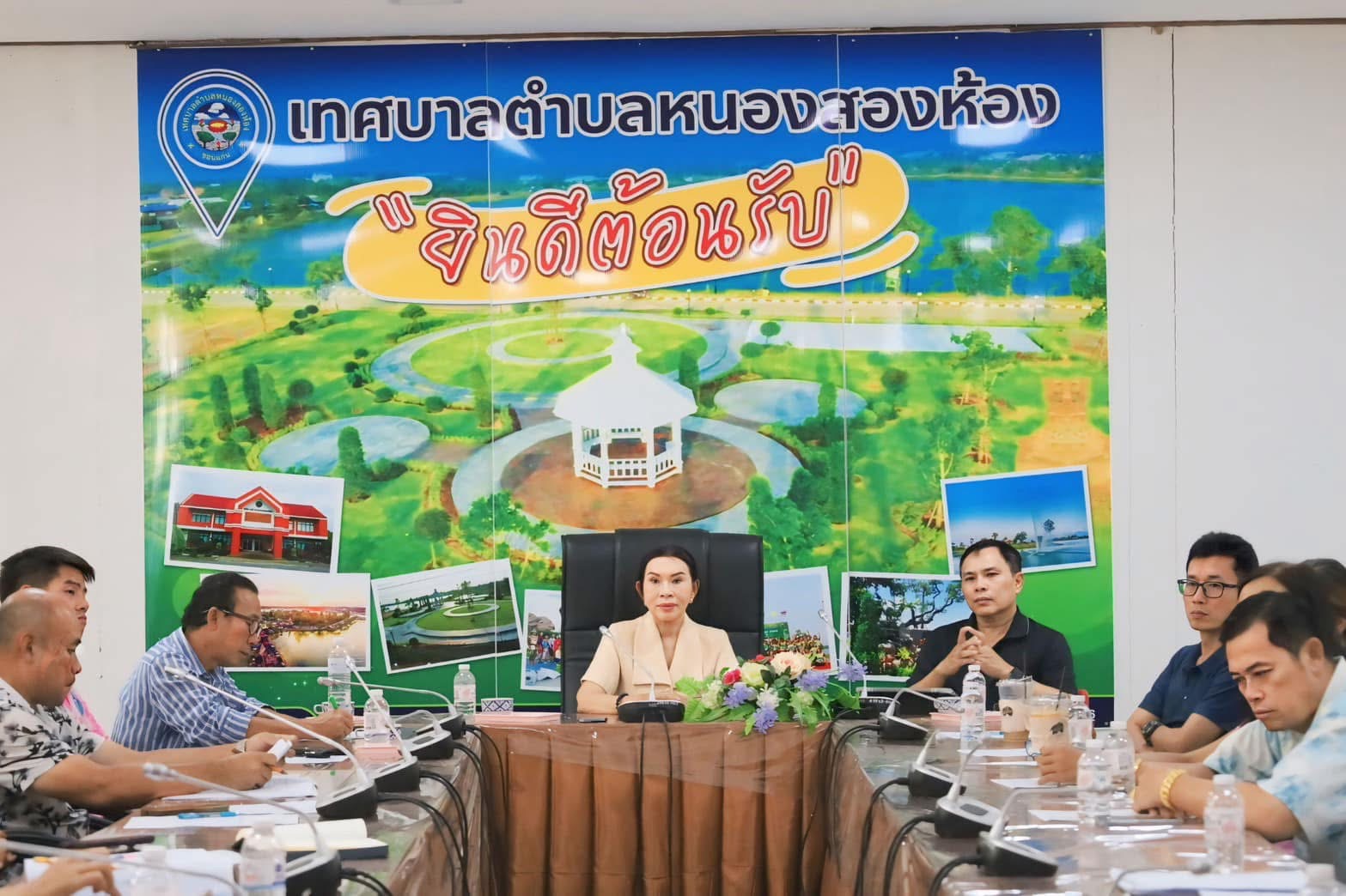 #เทศบาลตำบลหนองสองห้อง จัดประชุมพนักงานประจำเดือนเมษายน สรุปผลการดำเนินงาน พร้อมมอบนโยบายเชิงรุกเพื่อยกระดับการบริการประชาชน  วันที่21 เมษายน 2569 เวลา13.30น. เทศบาลตำบลหนองสองห้อง นำโดยนางชลลดา อรรณนพพร นายกเทศมนตรีตำบลหนองสองห้อง พร้อมด้วยคณะผู้บริหาร ผ