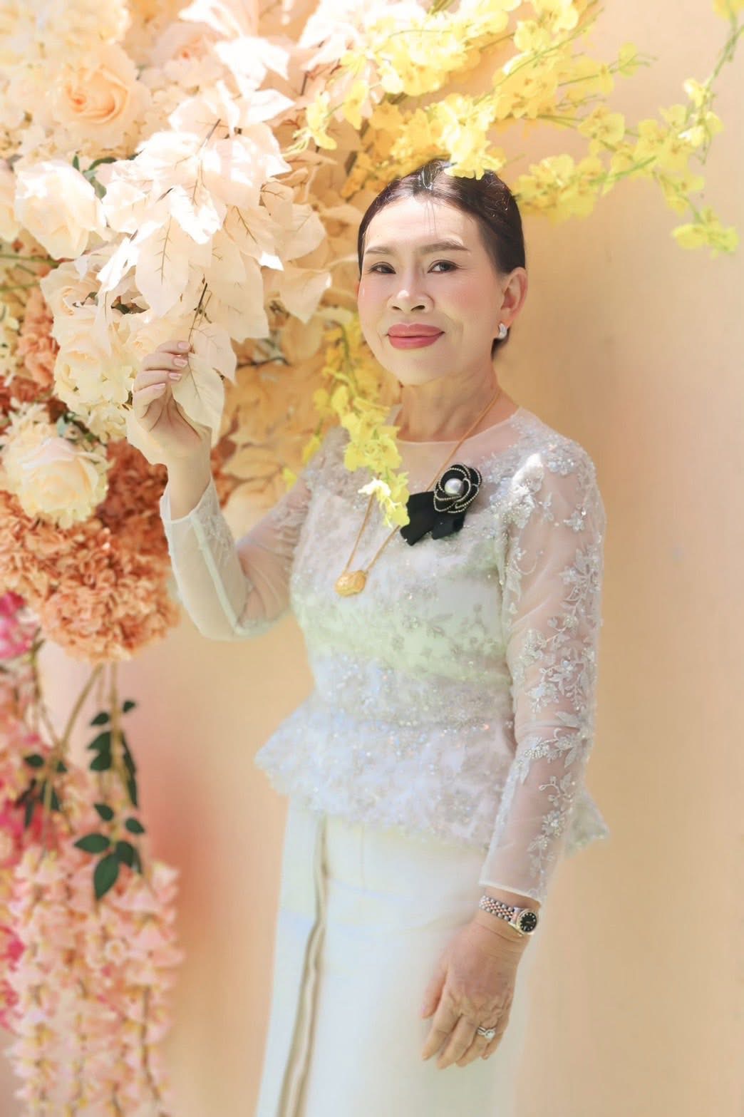 เทศบาลตำบลหนองสองห้อง ร่วมงานทอดผ้าป่ามหากุศล สมทบทุนซื้อเครื่องมือแพทย์ รพ.หนองสองห้อง  วันที่ 16 มิถุนายน 2569  นางชลลดา อรรณนพพร นายกเทศมนตรีตำบลหนองสองห้อง พร้อมด้วยคณะผู้บริหาร สมาชิกสภาเทศบาล และข้าราชการในสังกัด เดินทางเข้าร่วมงานบุญทอดผ้าป่าสามัคค