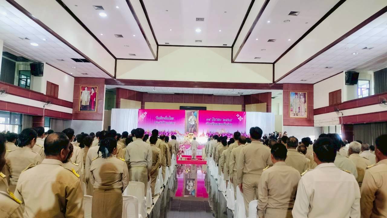 วันที่ี่ 18 เดือนมีนาคม  พ.ศ.2569  นำโดยนายจิรศักดิ์  วิชัย นายกเทศมนตรีตำบลเก่ากลอย ะร้อมด้วยคณะผู้บริหาร สมาชิกสภาฯ ปลัดเทศบาล รองปลัดเทศบาล ข้าราชการ พนักงานเทศบาลตำบลเก่สดลอยร่วมกิจกรรมวันท้องถิ่นไทย จังหวัดหนองบัวลำภู ประจำปี 2569  เวลา 07.00 ณ หอประ