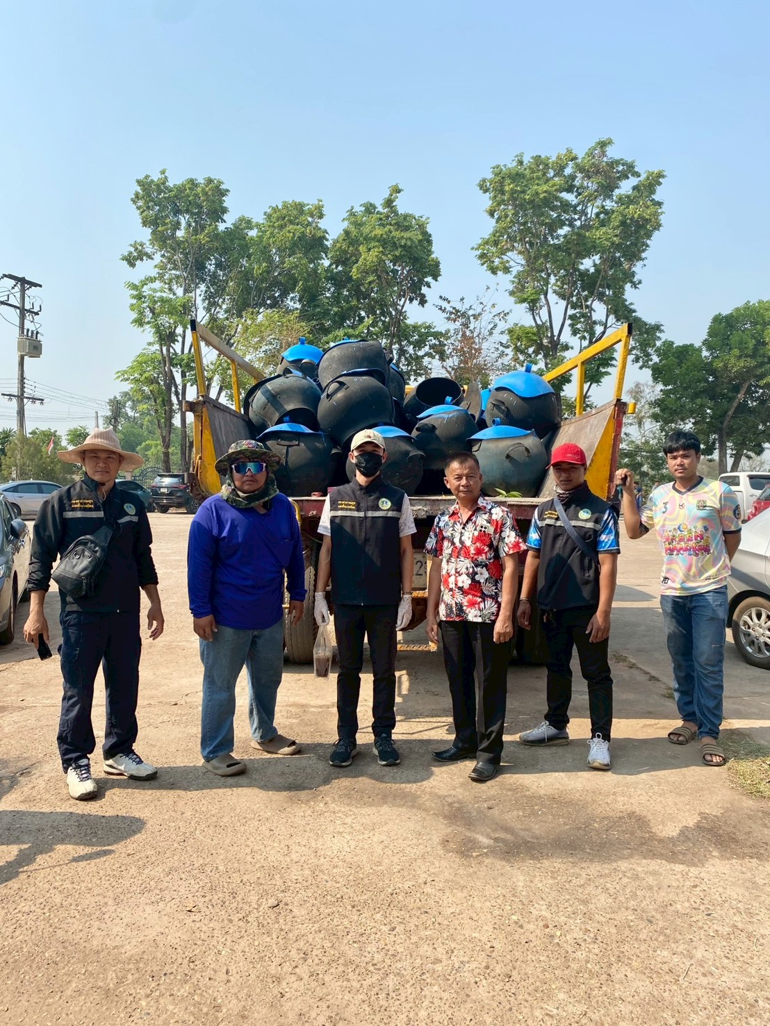 ประชาสัมพันธ์ลงถังขยะมูลฝอย เก็บถังขยะเก่า/ทำความสะอาด/ซ่อมแซม/ทาสี หมู่ที่ 4 บ้านโพธิ์ทอง