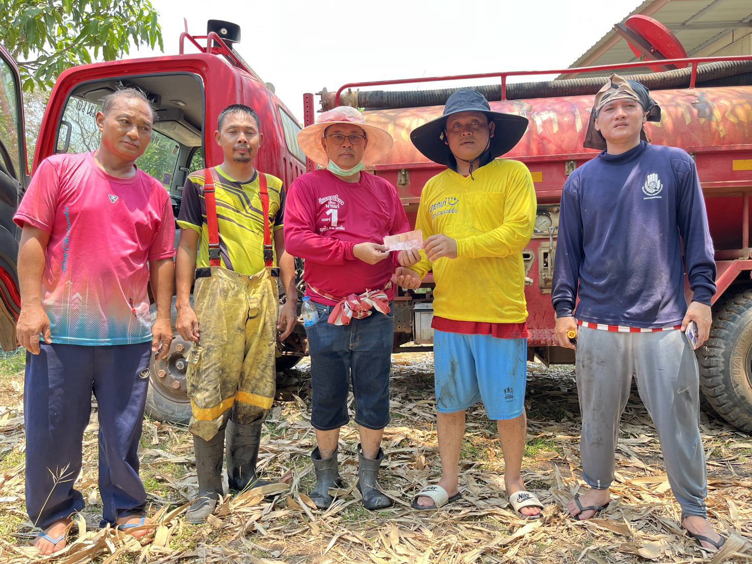 ประชาสัมพันธ์งานป้องกันบรรเทาสาธารณภัยได้รับแจ้งเหตุเกิดเพลิงไหม้บริเวณบ้านหนองหอยทุ่ง หมู่ที่ 5
