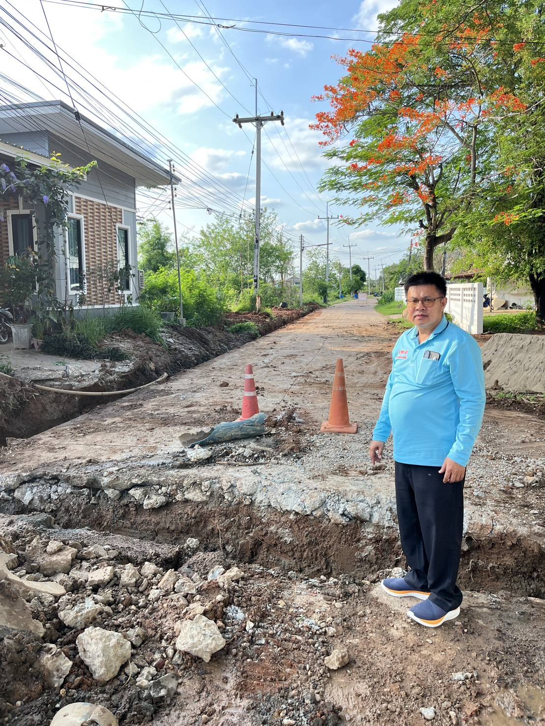 ประชาสัมพันธ์เทศบาลตำบลธาตุพนมใต้ ซ่อมแซมถนนบ้านเกษตรสมบูรณ์​ ม.6 ซอยบ้านพักตำรวจ