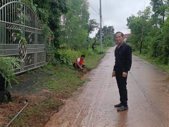 ประชาสัมพันธ์การควบคุมการแก้ไขปัญหาน้ำขังไหล่ทางสัญจรภายในเขตเทศบาลตำบลธาตุพนมใต้